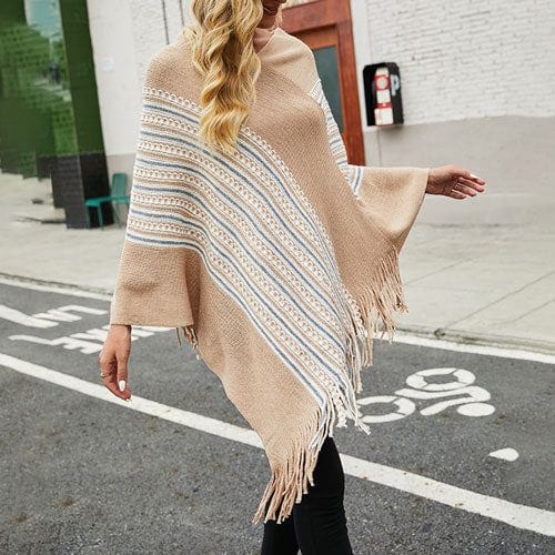 Etninen poncho tupsuilla