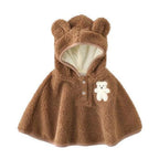 Vauvan poncho karhuteemalla