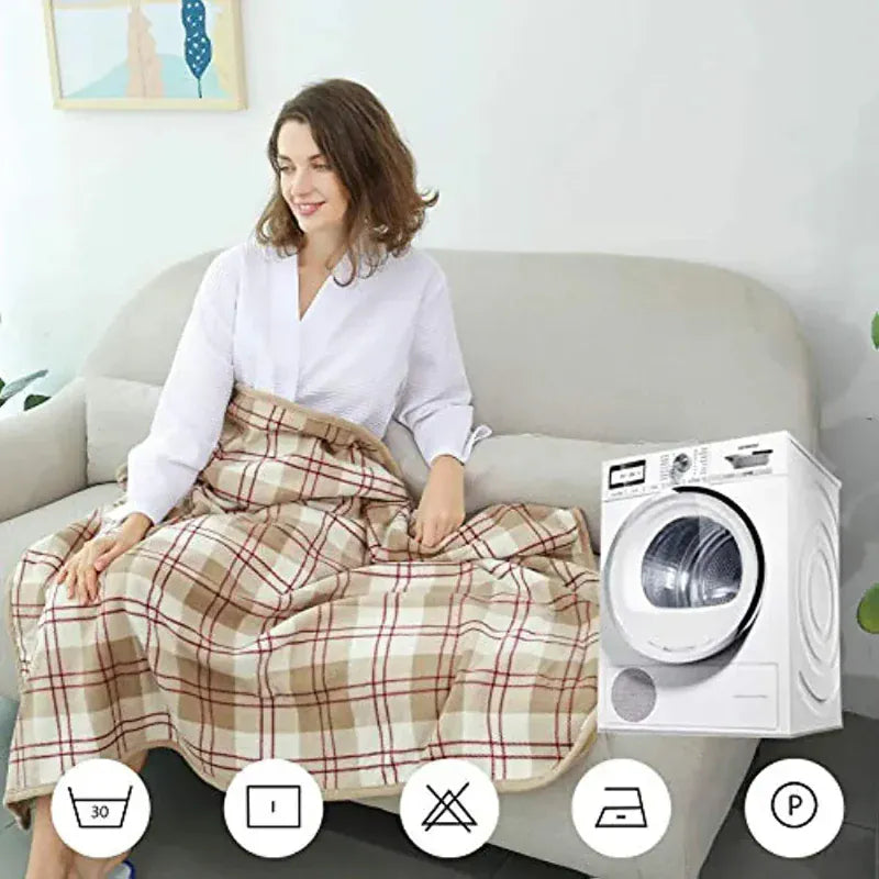 Kannettava, käännettävä fleece-poncho beigen ja ruskean ruutukuosilla