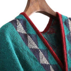 Etninen naisten poncho hienoilla hapsuilla