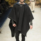 Muodikas miesten poncho hupulla