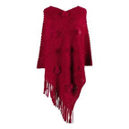 Hieno naisten poncho tupsuilla