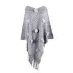 Hieno naisten poncho tupsuilla