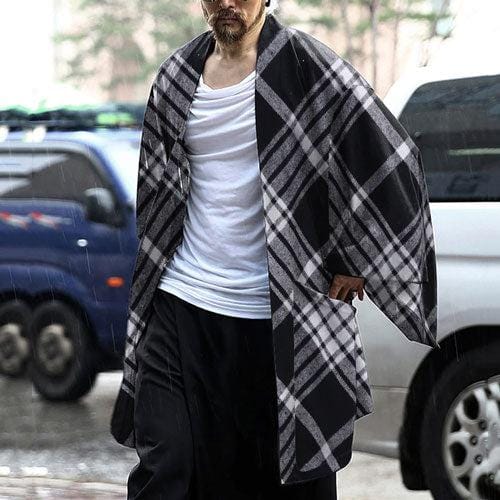 Hienosti ruudullinen miesten poncho