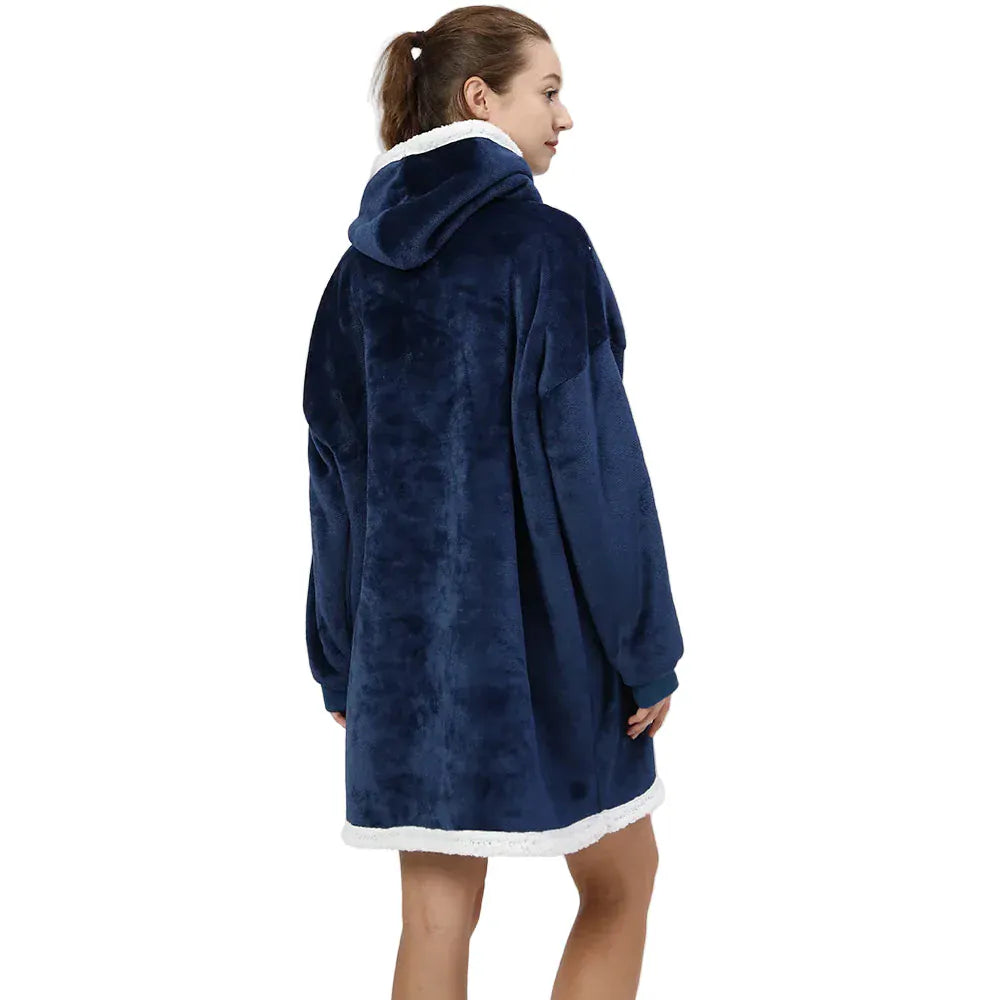 Fleece-kissaponcho, jossa huppu ja kengurutasku