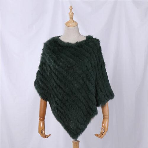 Raidallinen turkisnaisten poncho