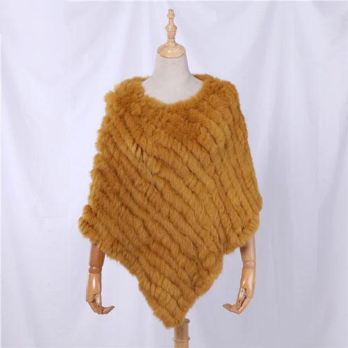 Raidallinen turkisnaisten poncho