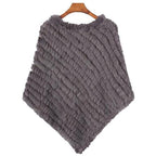 Raidallinen turkisnaisten poncho
