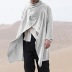 Meri-aiheinen miesten poncho hienoilla raidoilla