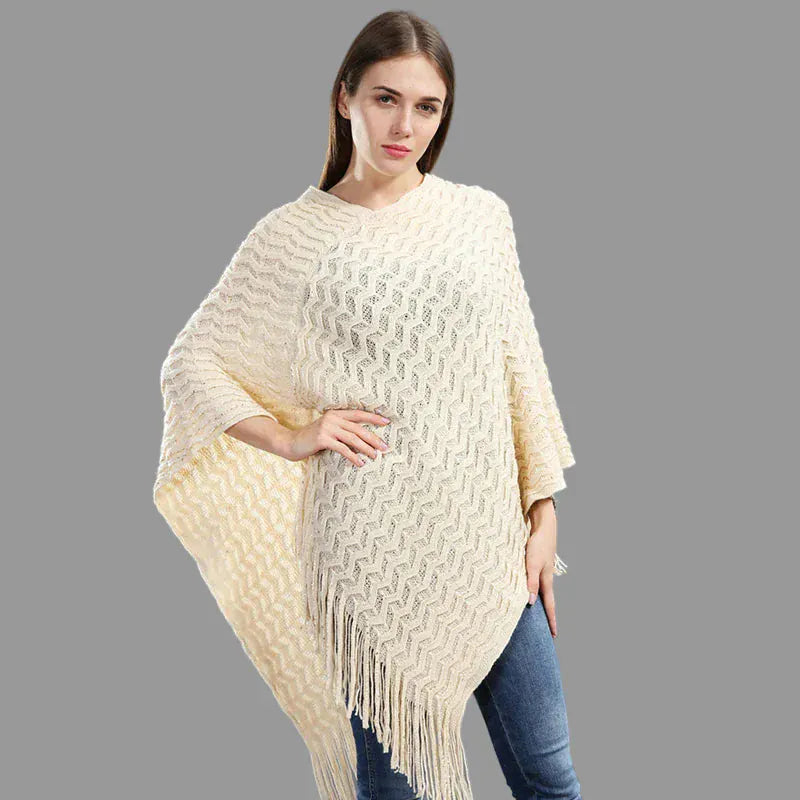 Paljettiponcho, epäsymmetrisesti neulottu, pitkillä hapsuilla