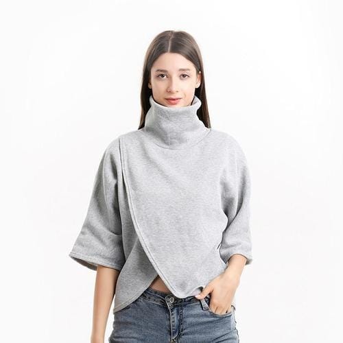 Ruudullinen naisten poncho pystypääntiellä