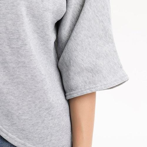 Ruudullinen naisten poncho pystypääntiellä