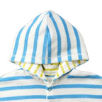 Vauvan kylpyponcho raidoilla