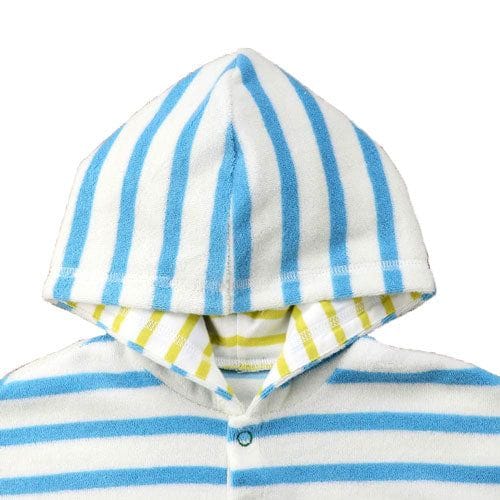 Vauvan kylpyponcho raidoilla