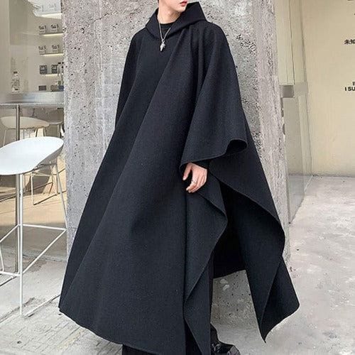 Pitkä urbaani streetwear-poncho