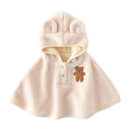 Vauvan poncho karhuteemalla