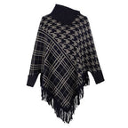Neuleponcho korkealla kauluksella