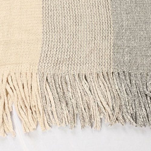 Lämmin poncho napeilla